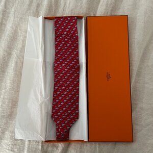 Hermes Tie in hand-sewn silk twill (100% silk)